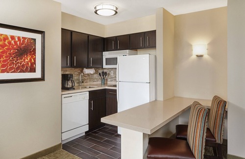 Glenview Condo | Contemporary Suite in "The Glen" Business District | 24 Hour Fitness Center + Indoor Pool + Kitchen