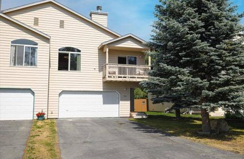 Turnagain House | Contemporary Turnagain Townhome