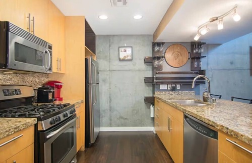 Downtown San Diego Condo | Contemporary Urban Loft in the Heart of DT San Diego with Private Entrance