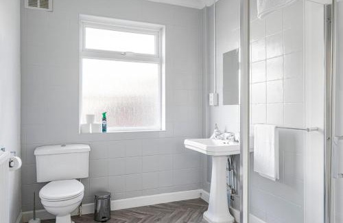 Chelmsford House | Contractor 4 Bed Home I Sleeps 8-10