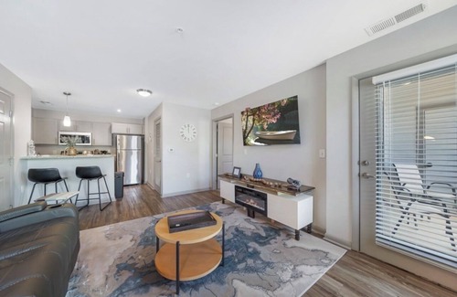 Sherwood Park Apartment | Contractor Apartment Redstone Arsenal 3 minutes, UAH Campus 5 minutes, Eat+Shop