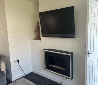 Llandeilo House | Contractor friendly-2 bd-Private Parking-Sleeps 3