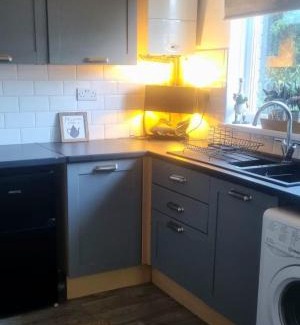 Llandeilo House | Contractor friendly-2 bd-Private Parking-Sleeps 3