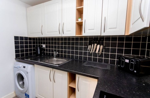 Bristol Apartment | Contractor*Long Stays Discounts*Parking