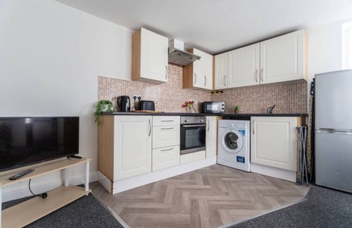Bristol Apartment | Contractor*Long Stays Discounts*Parking