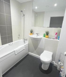 Stevenage Apartment | Contractors 2 bedrooms 2 bathrooms apartment in Stevenage SG1 with Free Parking, and Free Wi-Fi by White Orchid property Relocation