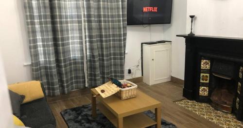 Wellingborough Apartment | Contractors Grove 2 Bed House Town Centre Location