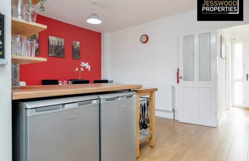 Luton Apartment | Contractors | Long Stays Free parking | Fast Wifi