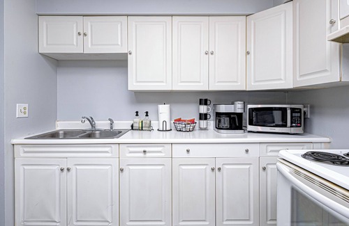 Greenwood Condo | Convenient 2 bedroom with King Bed