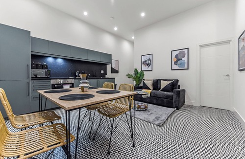 Seven Sisters House | Convenient 2BR 2BA/near Tube Station