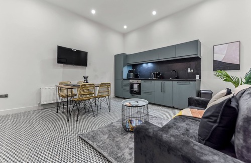 Seven Sisters House | Convenient 2BR 2BA/near Tube Station