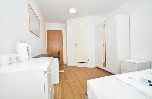 Liverpool Apartment | Convenient 8 Bedroom Apartment in Liverpool