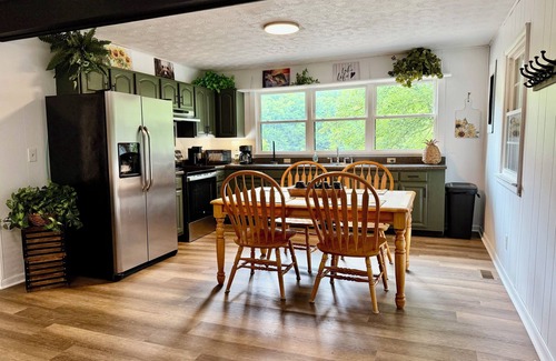 Sloans Valley Cottage | Convenient Access to the Best Hikes & Scenery! Direct access to Ramp, Fish, Swim