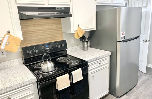 Tougaloo House | Convenient & Comfy! Shop & Eat on County Line, Reservoir & Mall