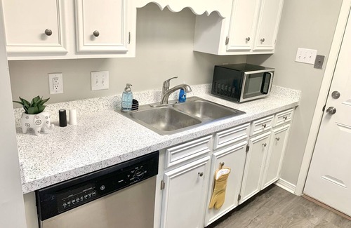 Tougaloo House | Convenient & Comfy! Shop & Eat on County Line, Reservoir & Mall