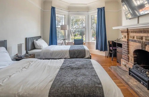 Bernal Heights Apartment | Convenient Comfy Modern Tech Victorian - Sleeps 8