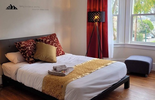 Bernal Heights Apartment | Convenient Comfy Modern Tech Victorian - Sleeps 8