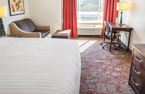 Rio Grande Hotel | Convenient Downtown SLC Hotel | Hot Breakfast, Indoor Pool, Gym & Shuttle