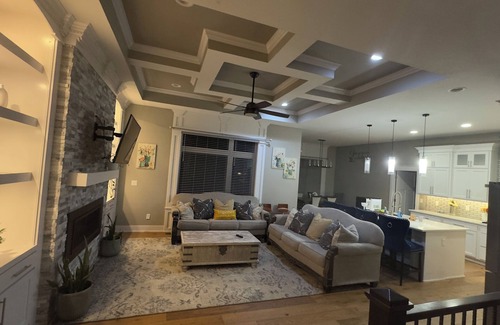Waukee House | Convenient functional quiet 5 bedroom 3 bath home in Clive.
