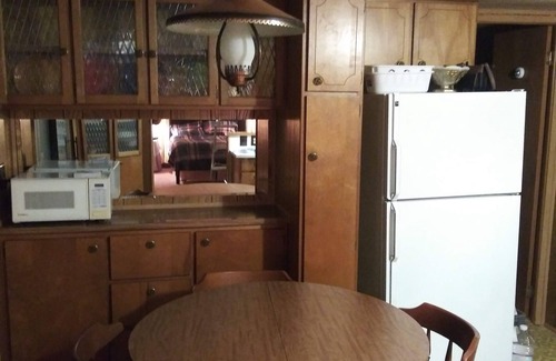 Somerset House | convenient location by the lake . just a few minutes to boat ramp .