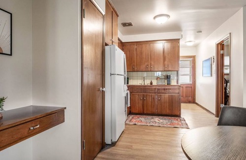 Wyandotte Apartment | Convenient Location-Private entrance 1 bedroom apartment in Riverview!