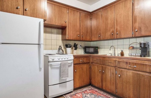 Wyandotte Apartment | Convenient Location-Private entrance 1 bedroom apartment in Riverview!