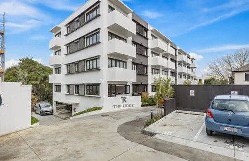 Mission Bay House | Convenient Modern 2-Bedroom Unit With Free Parking