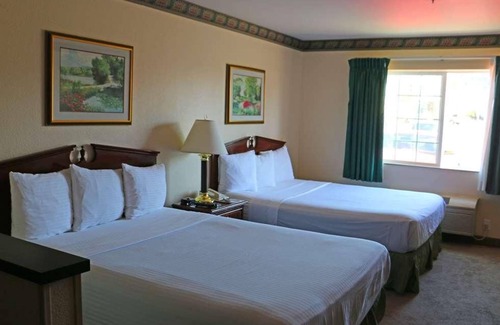 Kelso House | Convenient Stay in GuestHouse Kelso Longview! 4 Comfortable Units, Free Parking