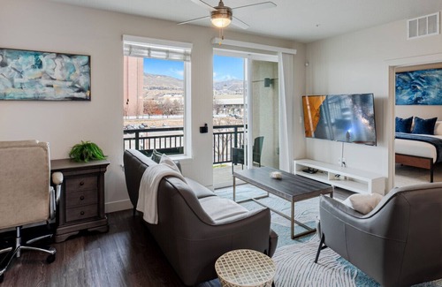 Rio Grande Apartment | Convention Ctr Lux 2BR Pool,Htub,Gym,Theatre,Pkg