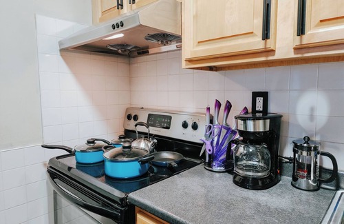 Center City Apartment | Convention Lux/4 King Beds/Pool Table/120" P