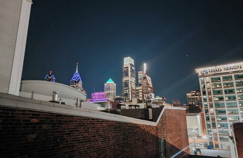 Center City Apartment | Convention Lux/4 King Beds/Pool Table/120" P