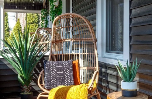 Italian Village House | Convention - Short North - Parking- King Bed