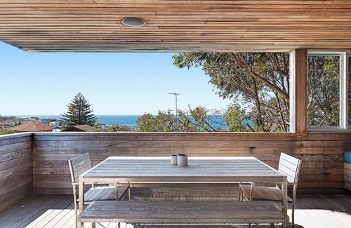 Coogee House | Coogee Beach House ~ Swimming Pool ~ Ocean Views