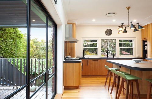 Coogee Apartment | Coogee Classic is modern four-bedroom home with two sun terraces, pool and parking