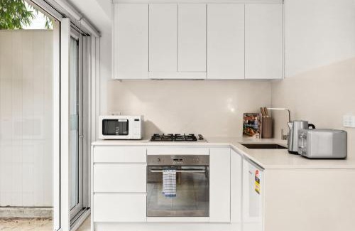 Coogee Apartment | Coogee Cove - Coastal Studio near Beach & Dining