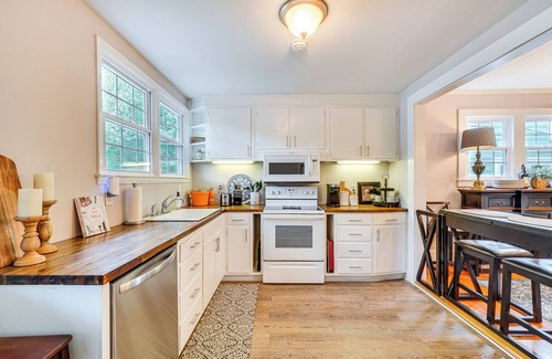Knoxville House | Cookout Ready: Walkable Home in Bearden Village