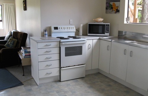 Cooks Beach Cottage | Cooks Beach Gem - Cooks Beach Holiday Home