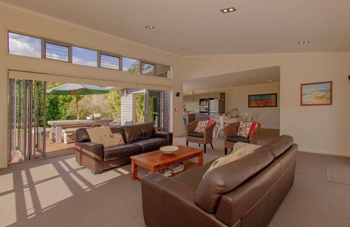 Cooks Beach Cottage | Cooks Getaway - Cooks Beach Holiday Home