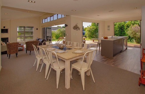 Cooks Beach Cottage | Cooks Getaway - Cooks Beach Holiday Home
