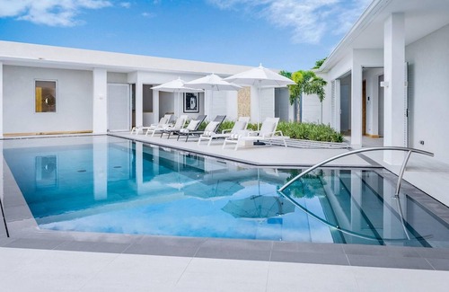 Deanes House | Cool Breeze by Blue Sky Luxury