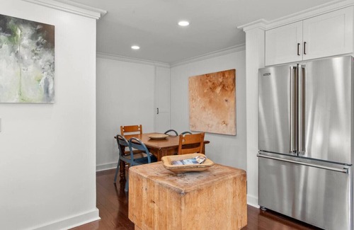 East Meredith House | Cool & Comfy Escape | Family Fun Awaits | Close to the Action