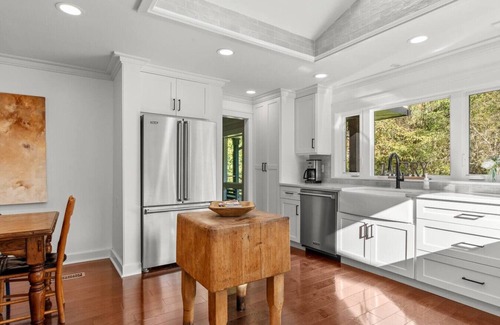 East Meredith House | Cool & Comfy Escape | Family Fun Awaits | Close to the Action