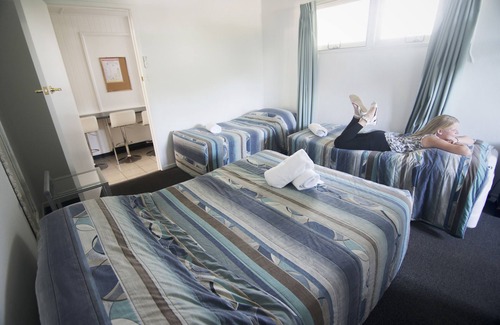 West Mackay Hotel | Cool Palms Motel