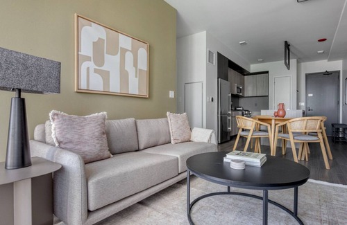 South Loop Apartment | Cool South Loop 2BR w/Pool, Gym & Sports, nr Grant Park, by Blueground