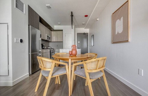South Loop Apartment | Cool South Loop 2BR w/Pool, Gym & Sports, nr Grant Park, by Blueground