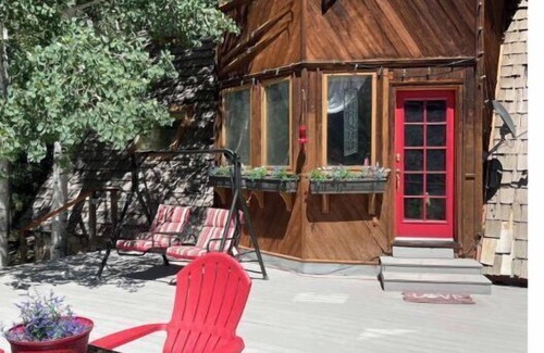 Redstone Apartment | Cool, Comfortable and Spectacular