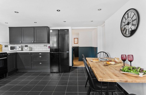 Teignmouth Apartment | Coombe Bank - Seaboard spirit, contemporary chic