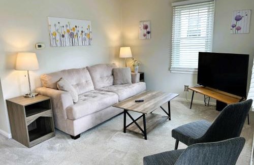 Blue Ash House | Cooper 2 Bed 1 Bath in Blue Ash Family Home