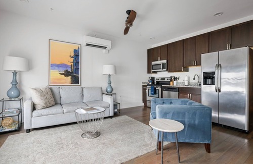 Downtown Charleston Apartment | Cooper Suite: Great Restaurants | Historic King St