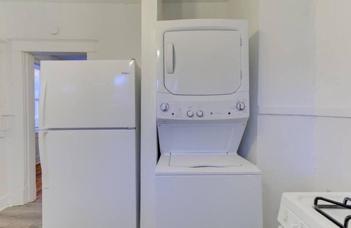 Cooper-Young Historic District Apartment | Cooper Young Charm: Newly Remodeled Retreat